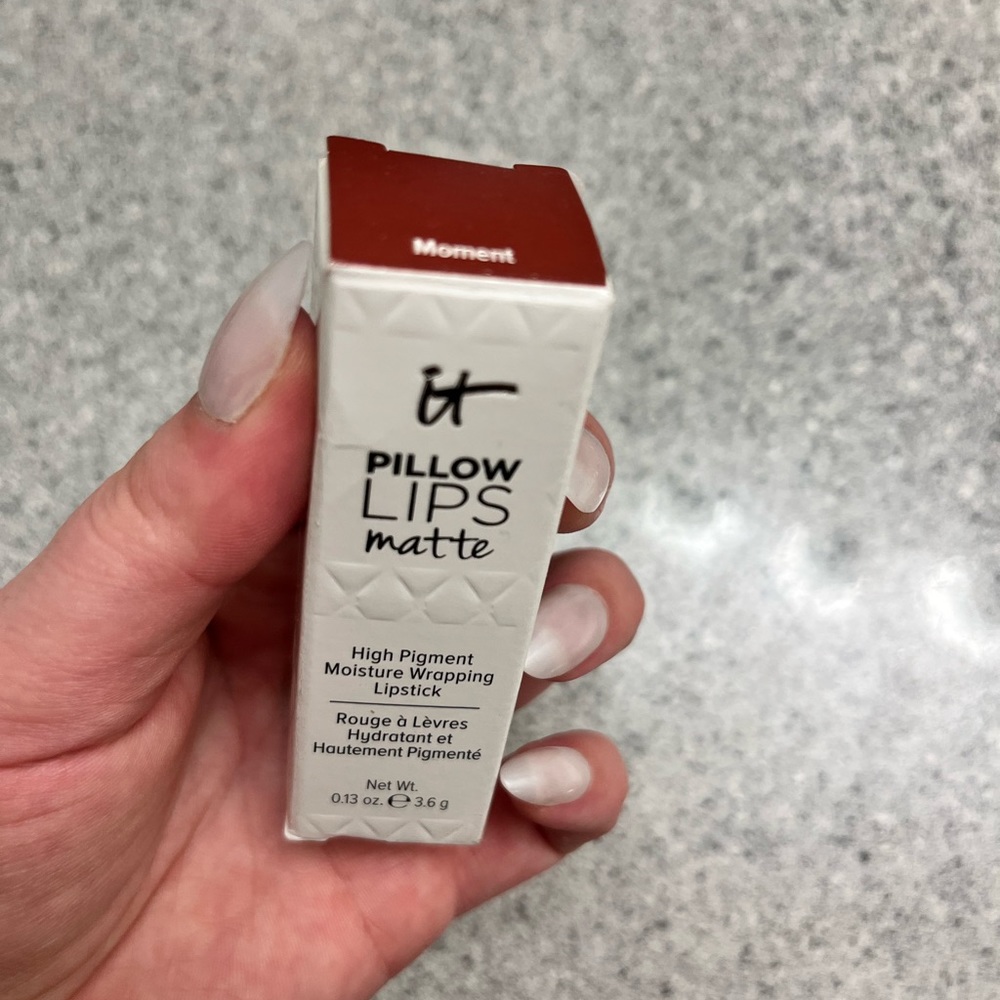 BNIB It Cosmetics Pillow Lips Matte Moment